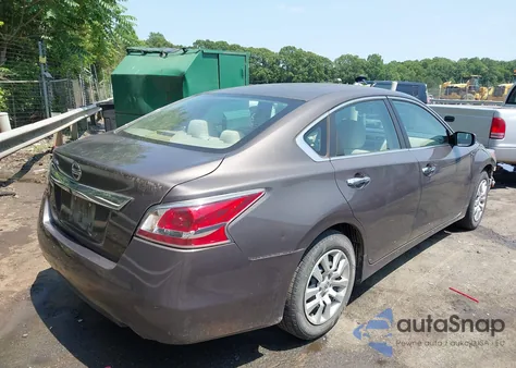 2015 Nissan Altima 2.5 z USA, uszkodzony, nr VIN 1N4AL3AP8FC568499